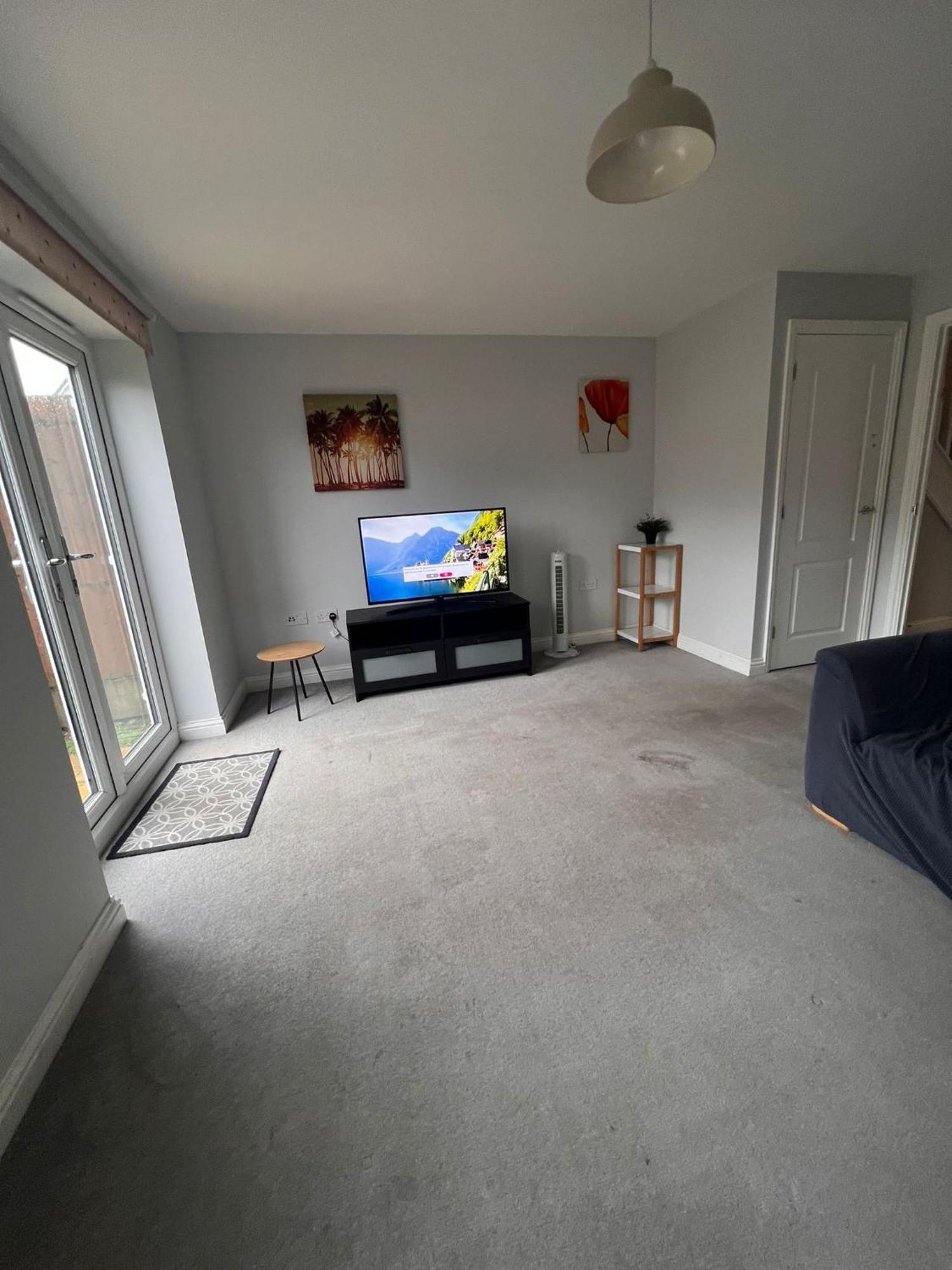 Whyte, Modern 3 Bed House With Garden, Sleeps 9, Free Parking, Sittingbourne City Centre, Kent Kültér fotó